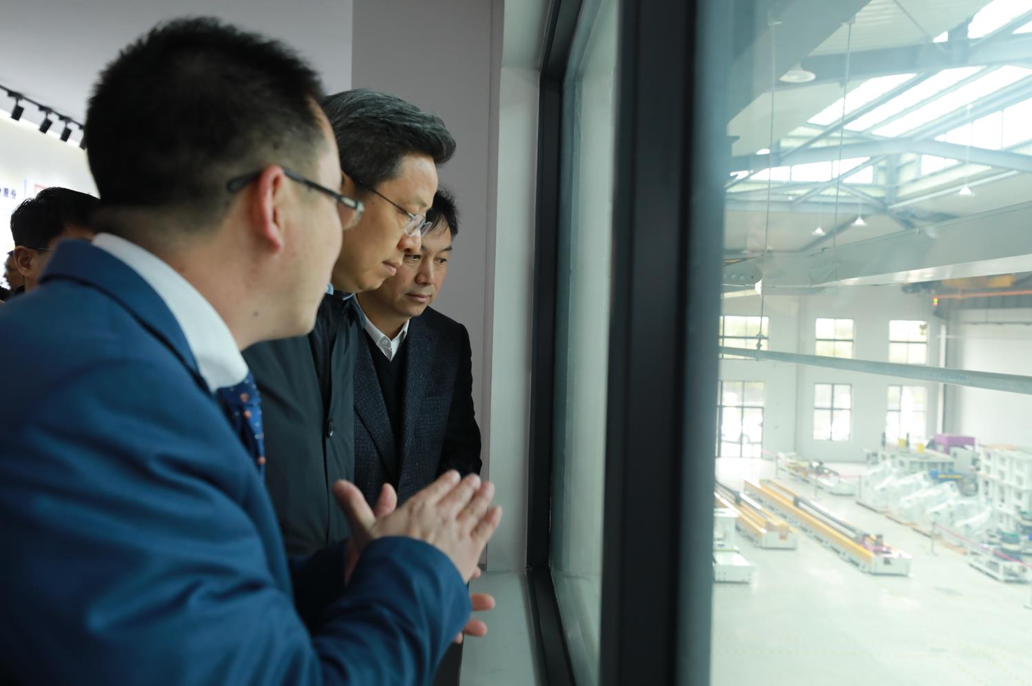 蘇州高新區(qū)黨工委書記、區(qū)長吳新明書記、王牟、黃鋒主任一行調(diào)研通錦