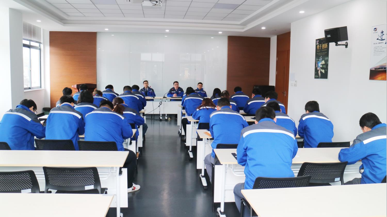 蘇州通錦中層以上干部月度會議順利召開