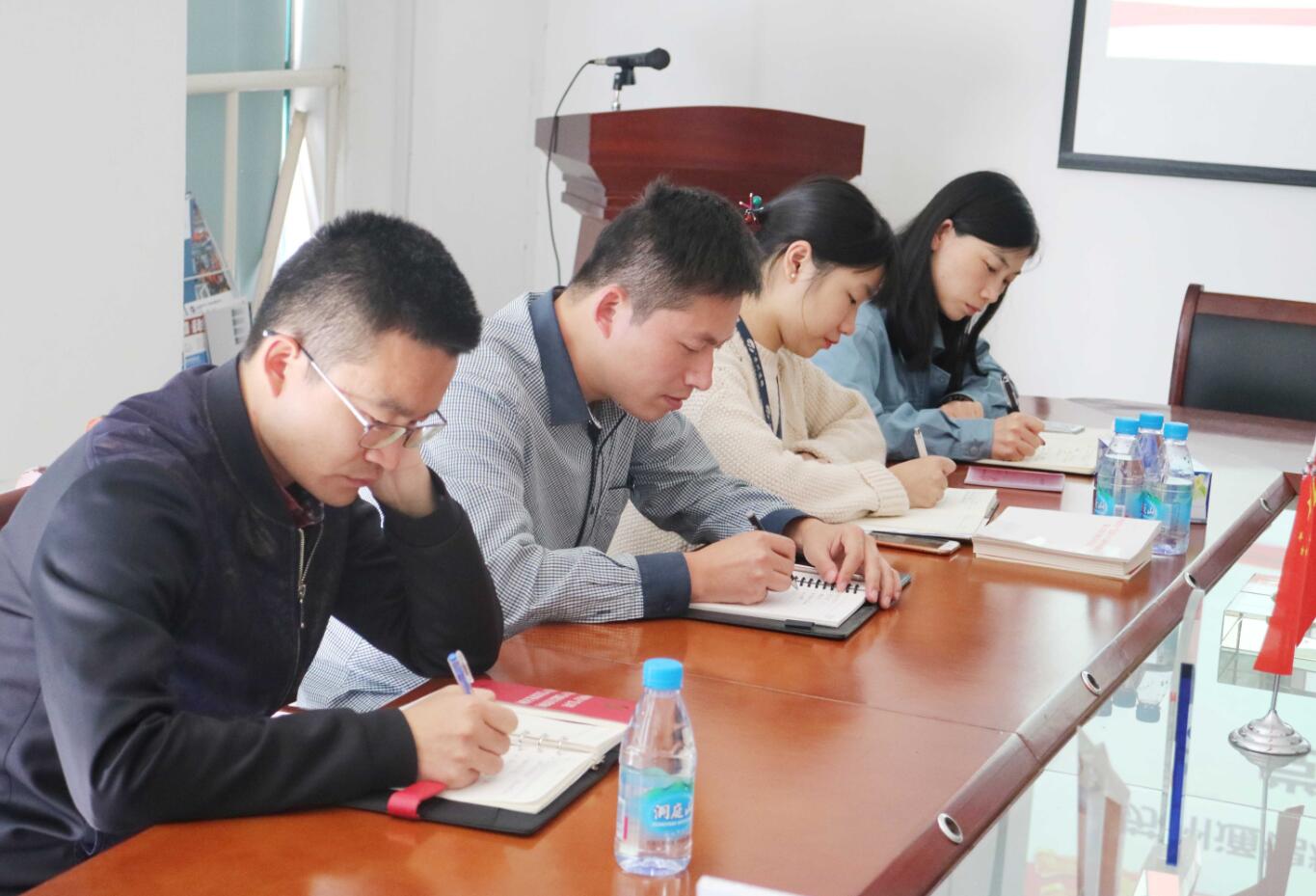 喜迎十九大，共筑中國夢！